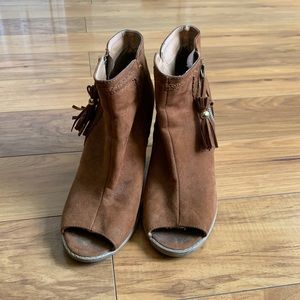 Brown/Tan peep toed booties